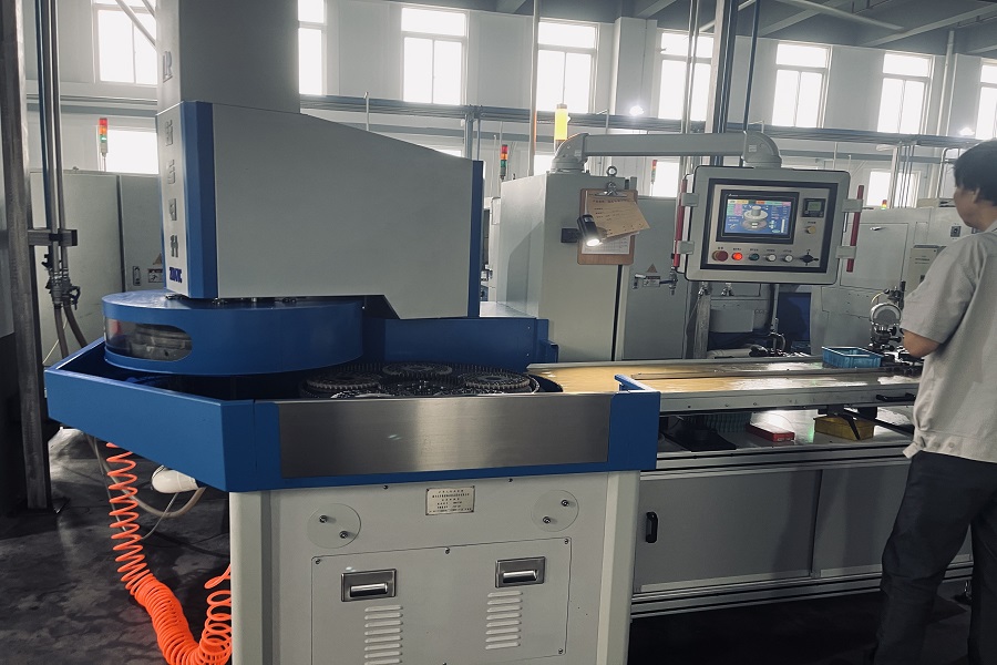 FTM'nin yeni ekipmanı: çift taraflı taşlama makinesi